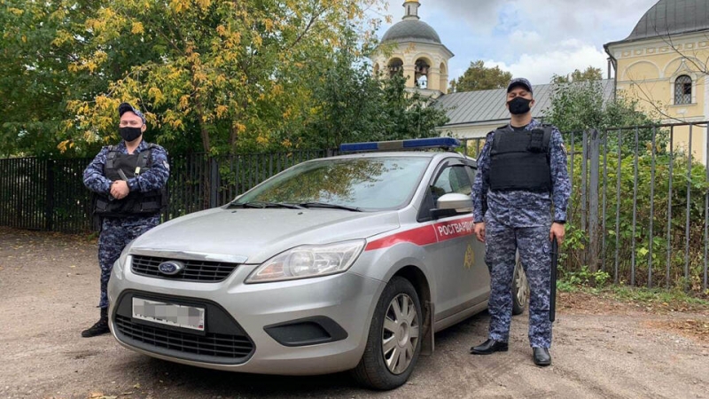 Росгвардейцы нашли в Москве потерявшегося мальчика и вернули его маме