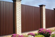 Выбираем металлический забор для дачи