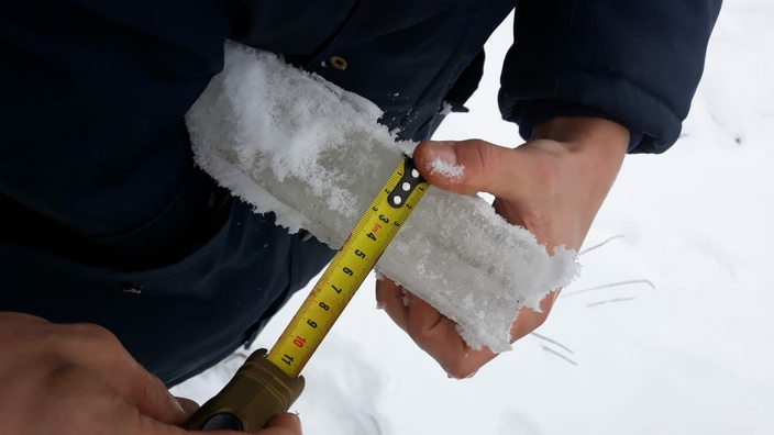 Двое детей провалились под лед на пруду в Подмосковье