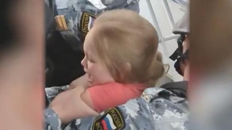 Приставы силой забрали у жителя Свердловской области семилетнюю дочь