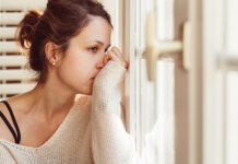 Почему у женщин бывают зеленые выделения