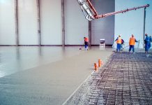 Промышленные бетонные полы: Ключевые аспекты и преимущества