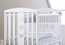 Детская кроватка с маятником: удобство, которое оценит каждая мама