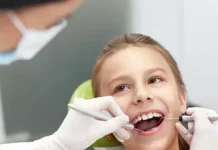 Когда вести ребёнка к стоматологу впервые: советы родителям