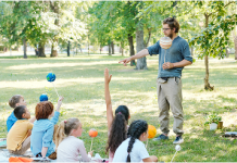 Как оформить стенд для родителей в детском лагере: практическое руководство