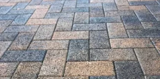 Укладка тротуарной плитки в Краснодаре: особенности, этапы и рекомендации
