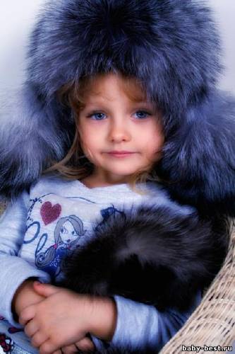 Детский шаблон - Малышка в мехах