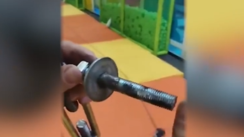 Мальчику пробило голову крепежом от тарзанки в развлекательном центре в Омске