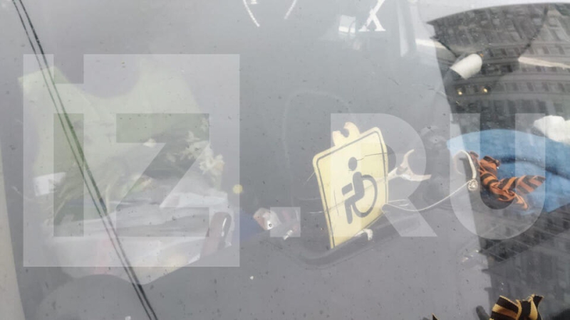 Мать оставила ребенка в запертом авто и исчезла на несколько часов