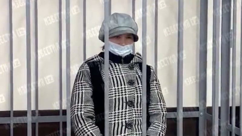 Мать, выгнавшая голого ребенка на мороз, покусала полицейских