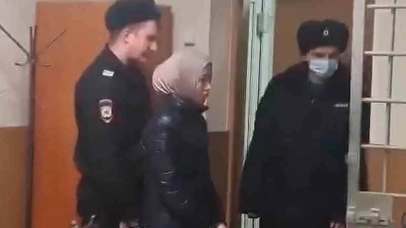 Няня, у которой дома умерла двухлетняя девочка, осталась на свободе