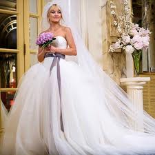 Свадебные платья: с кем выбирать? Свадебные платья: с кем выбирать?