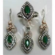 Выразительные и утонченные подвески