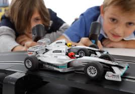 Среди современных игрушек в последнее время наиболее популярными стали радиоуправляемые игрушки. Почему?