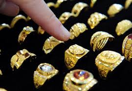 Особенности выбора золотого кольца для женщин