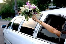 Лимузин в свадебном кортеже Лимузин в свадебном кортеже