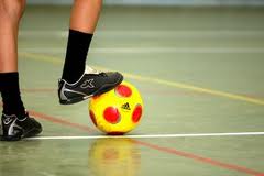 Учим ребенка играть в футбол Учим ребенка играть в футбол