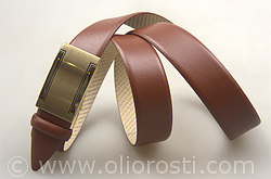 Кожаный ремень - модный аксессуар для мужчин и женщин Кожаный ремень - модный аксессуар для мужчин и женщин