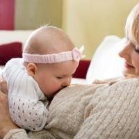 Почему болит грудь во время кормления ребенка?