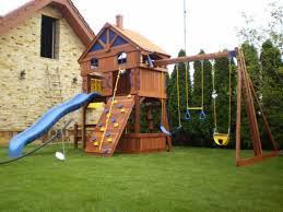 Некоторые особенности устройства детских игровых площадок Некоторые особенности устройства детских игровых площадок