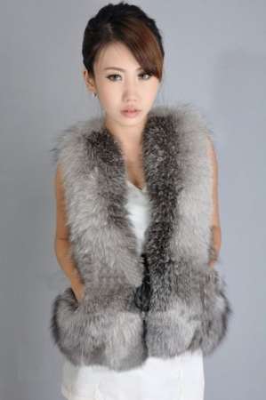 Тренд сезона - жилетка из натурального меха