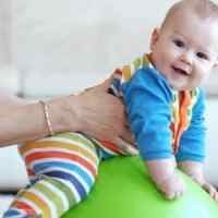 Развитие ребенка в 6 месяцев. Что должен уметь ребенок в этом возрасте?