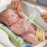 Особенности купания новорожденного малыша