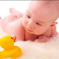 Как способствовать развитию ребенка в первые месяцы его жизни