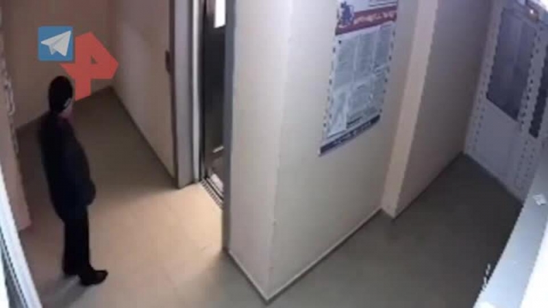 Преследовал девочку: подозрительный мужчина попал на видео в Анапе