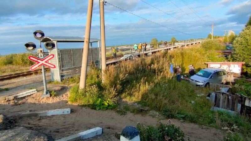 Ребенок пострадал в ДТП с авто и локомотивом в Архангельской области