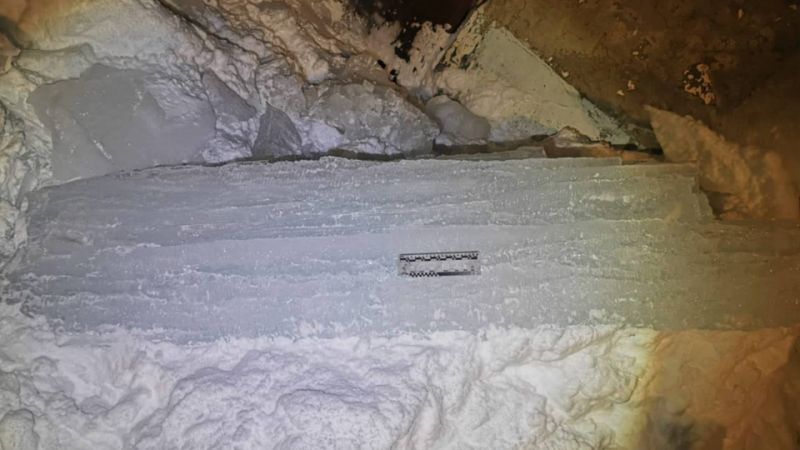 Снежная глыба убила восьмилетнего мальчика в детсаду в Магадане