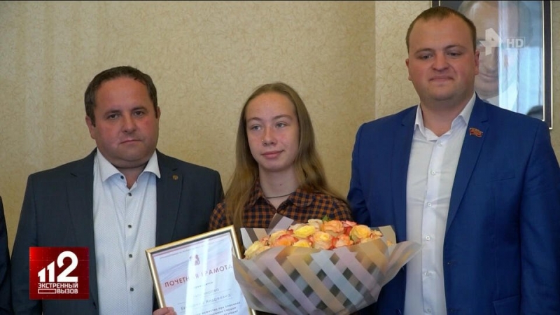 В Челябинске наградили школьницу, поймавшую выпавшего из окна ребенка