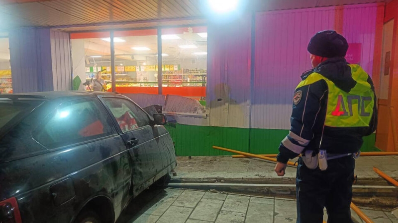 Водитель "Лады" сбил трех девочек у магазина в Ревде, две из них погибли